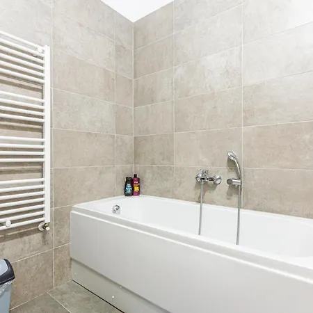 Ateneo Apartament *
